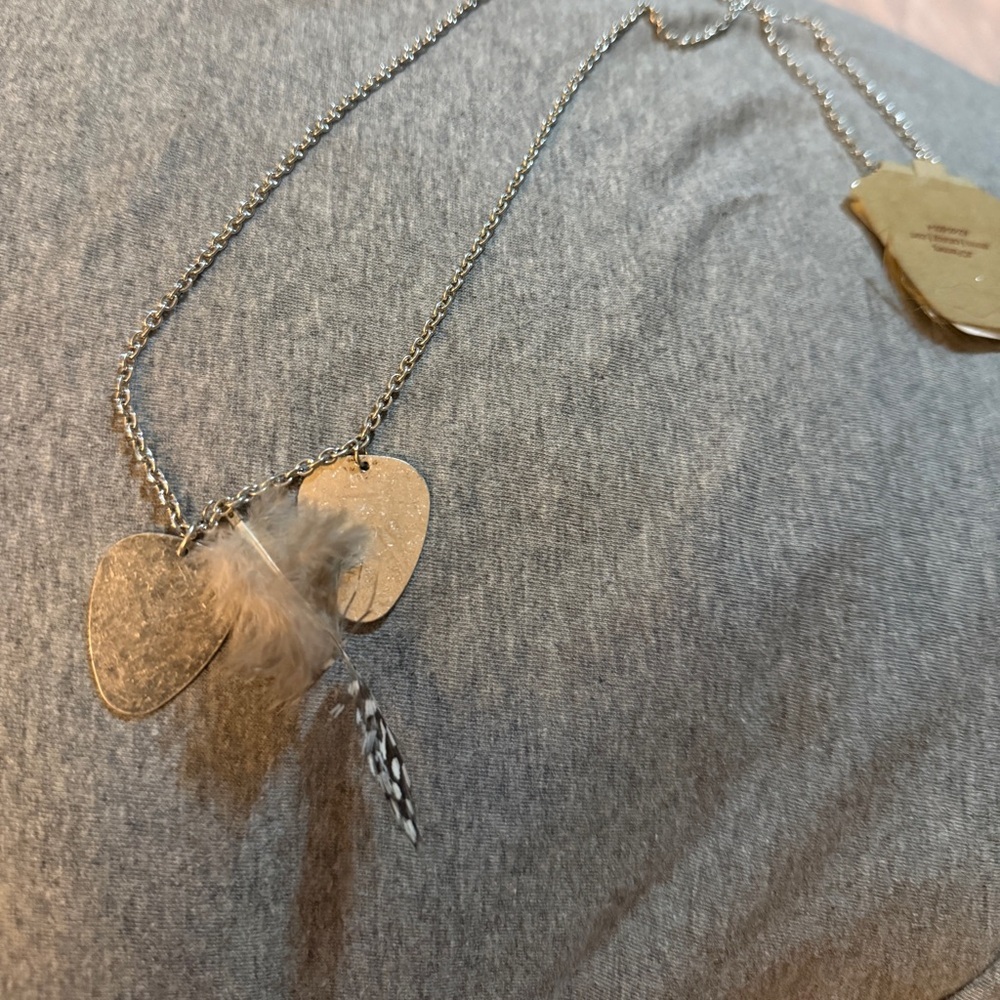 Arizona Jean Company Silver Double Heart Feather Pendant Necklace NWT - Picture 4 of 4